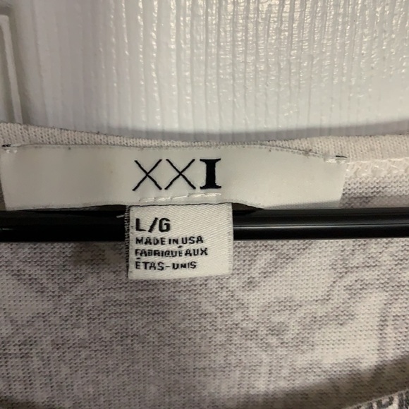 XXI Cut Out Sleeve Shirt. Size Large - Picture 3 of 5